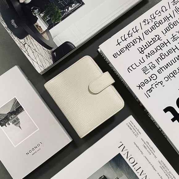 NEW ✨ C&P Exclusive Pocket Agenda in White Contoured Leather + Inserts Bundle - Picture 2 of 3